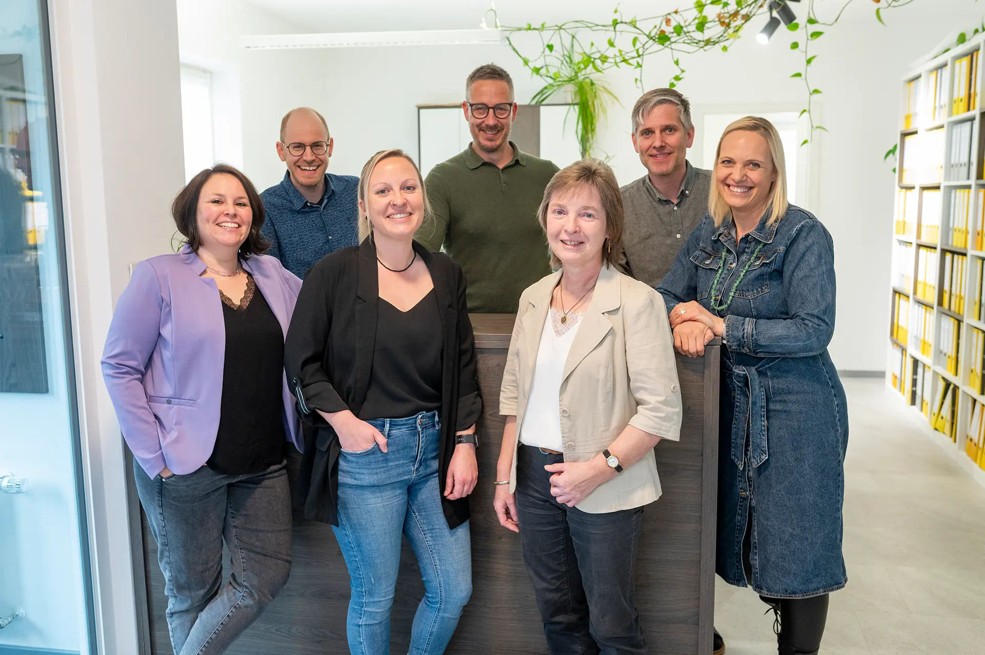 Gruppenfoto aller Mitarbeiter